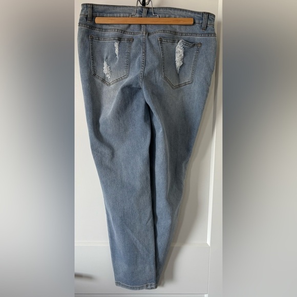 Beautiful AZI New York Ladies Jeans - Picture 3 of 4